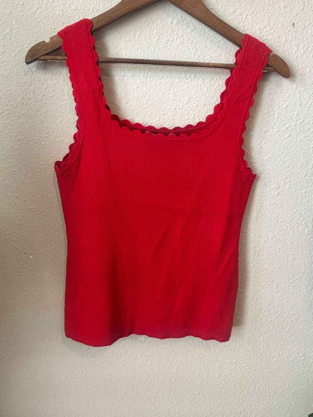 NWT Skies Are Blue Red Ribbed Scallop-Edge Tank